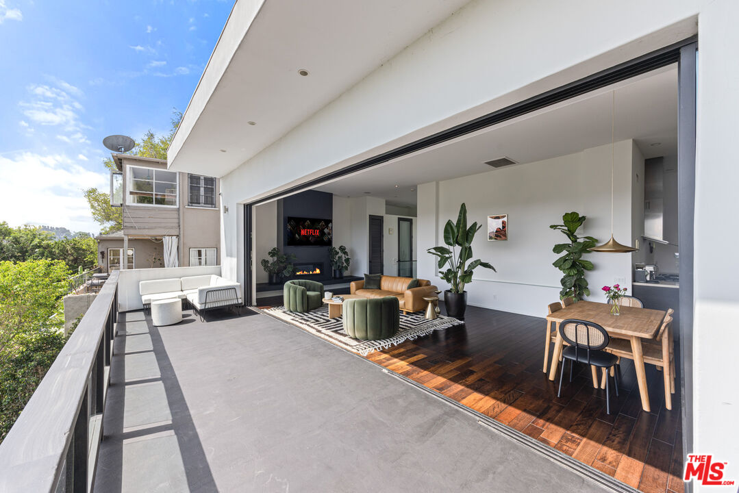 2300 Ronda Vista Dr