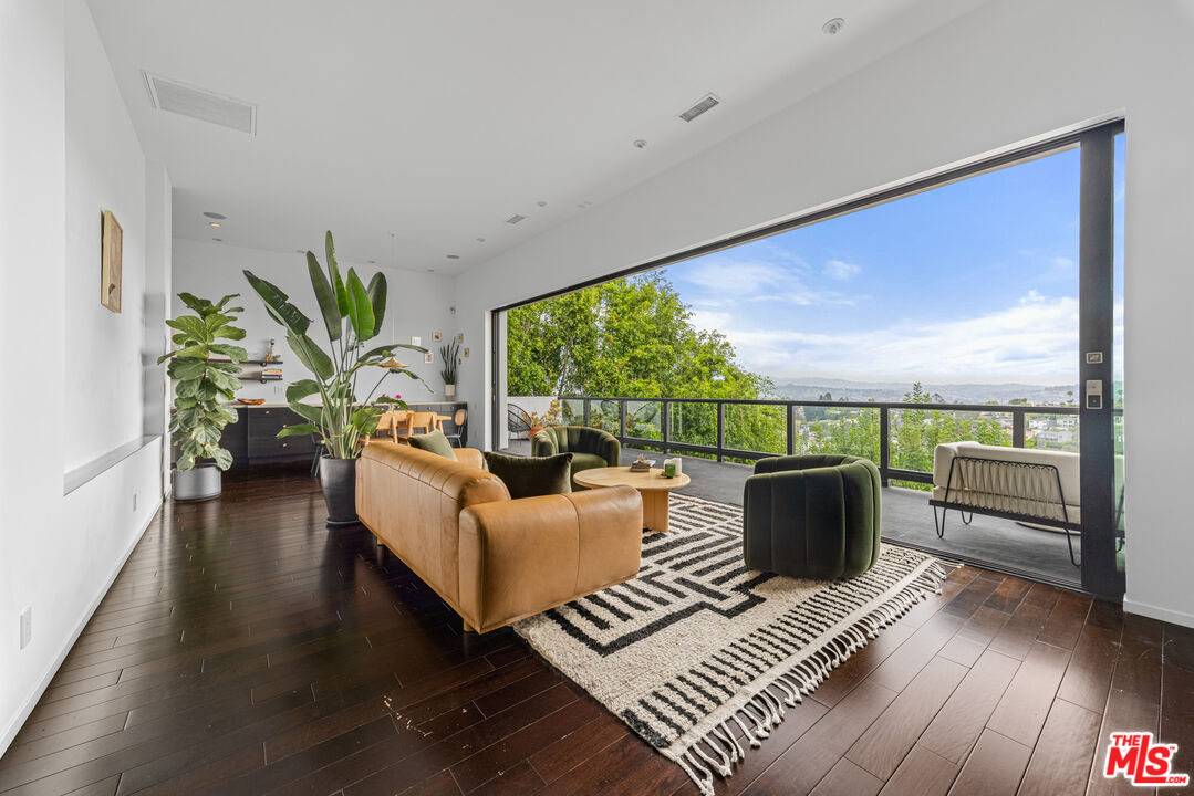 2300 Ronda Vista Dr