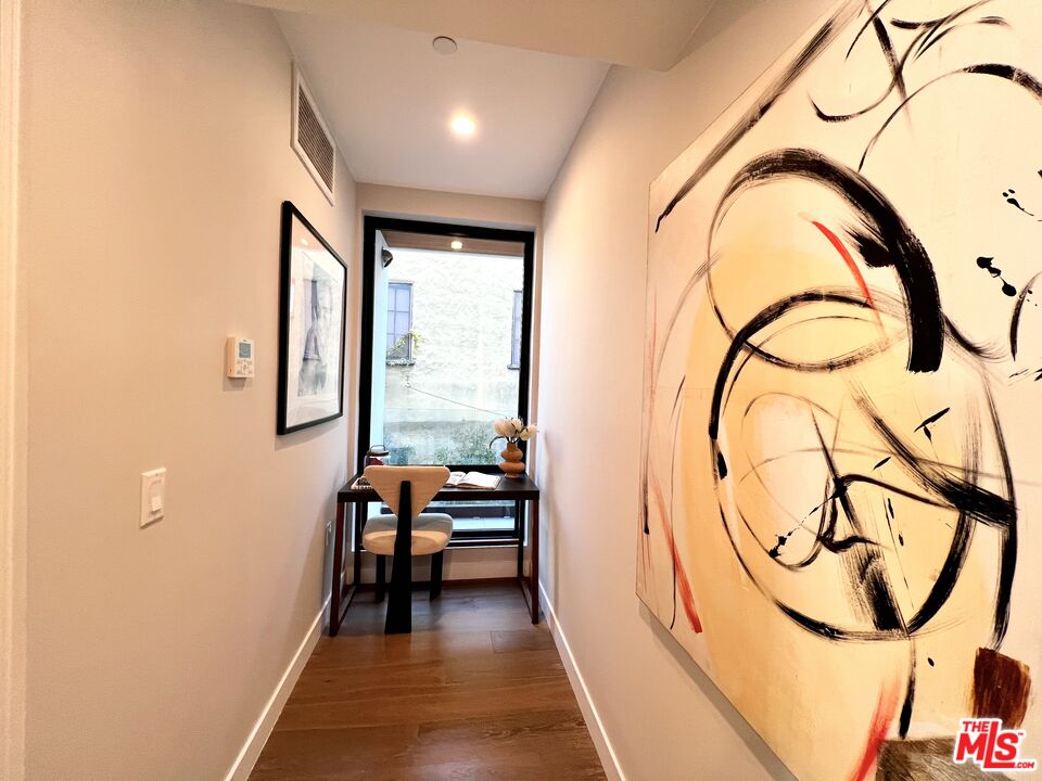 1017 N Croft Ave Unit: 302