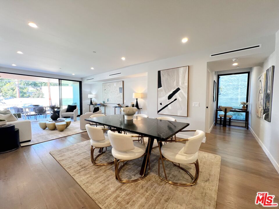 1017 N Croft Ave Unit: 302