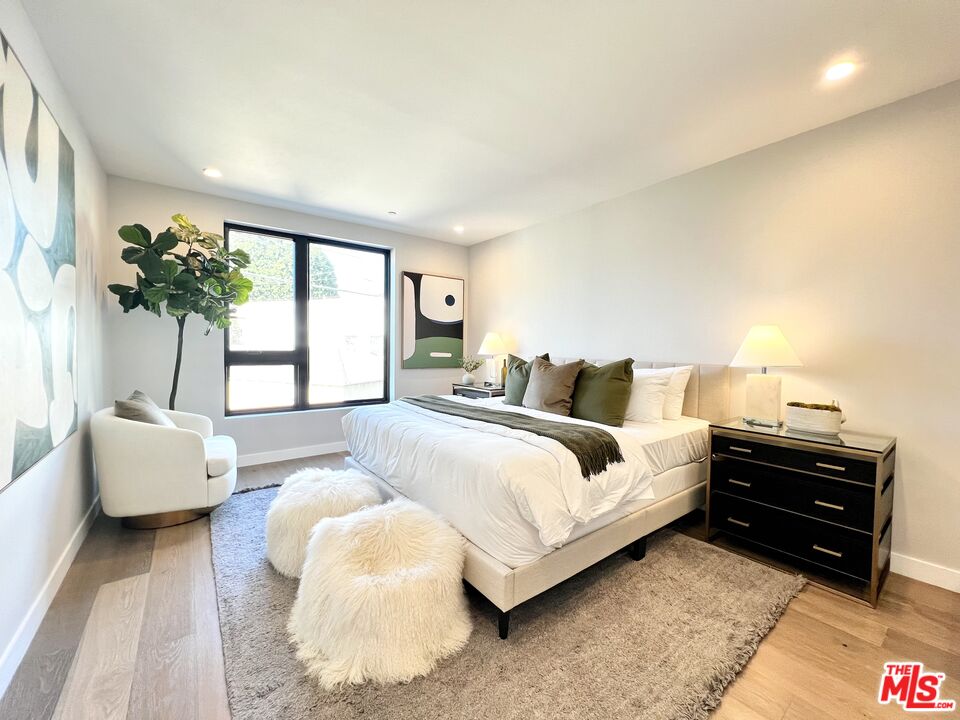 1017 N Croft Ave Unit: 302