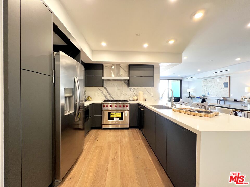 1017 N Croft Ave Unit: 302