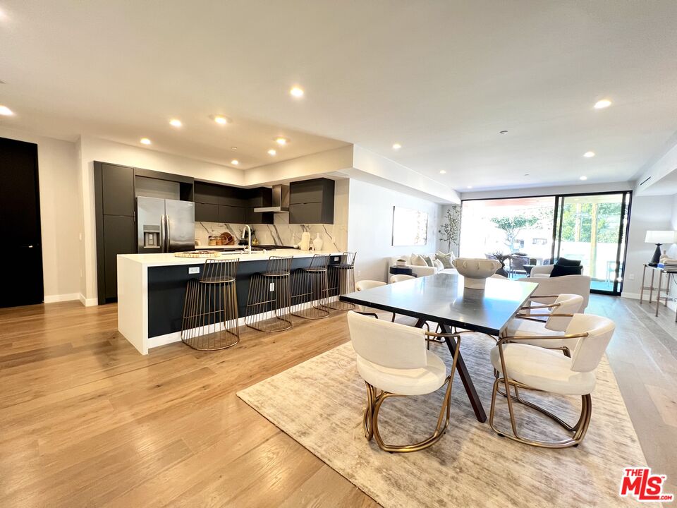 1017 N Croft Ave Unit: 302