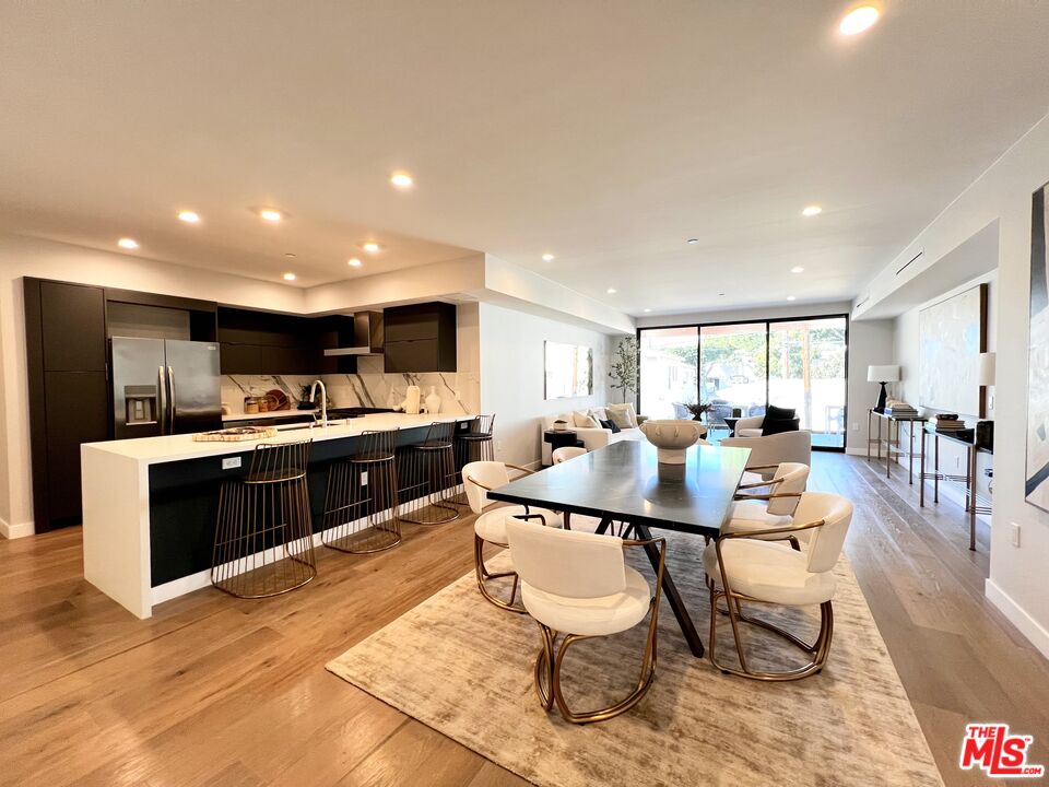 1017 N Croft Ave Unit: 302