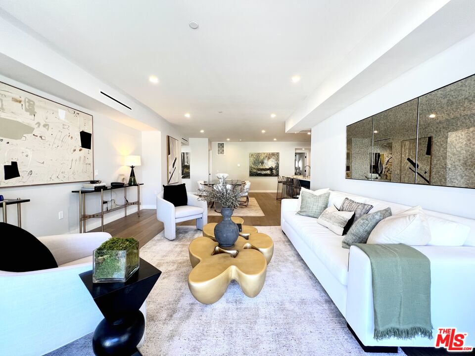 1017 N Croft Ave Unit: 302