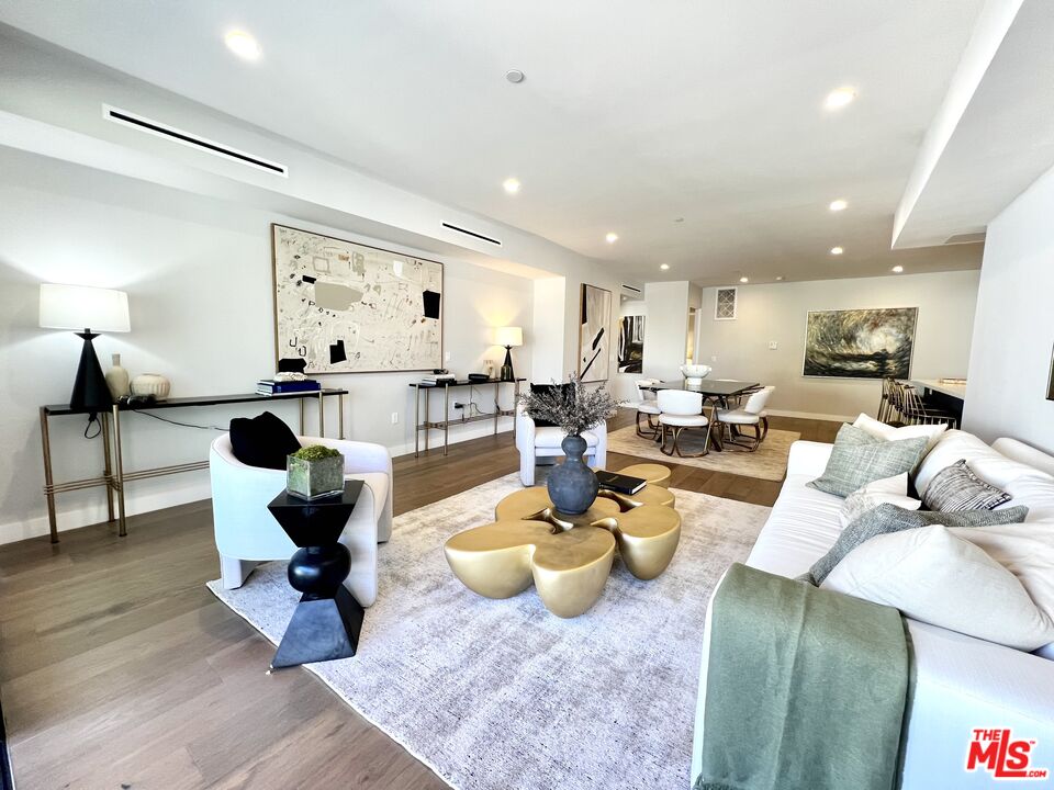 1017 N Croft Ave Unit: 302