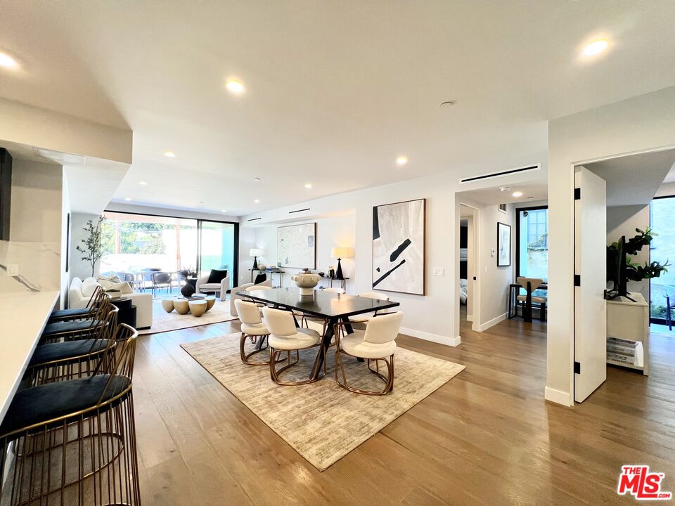 1017 N Croft Ave Unit: 302