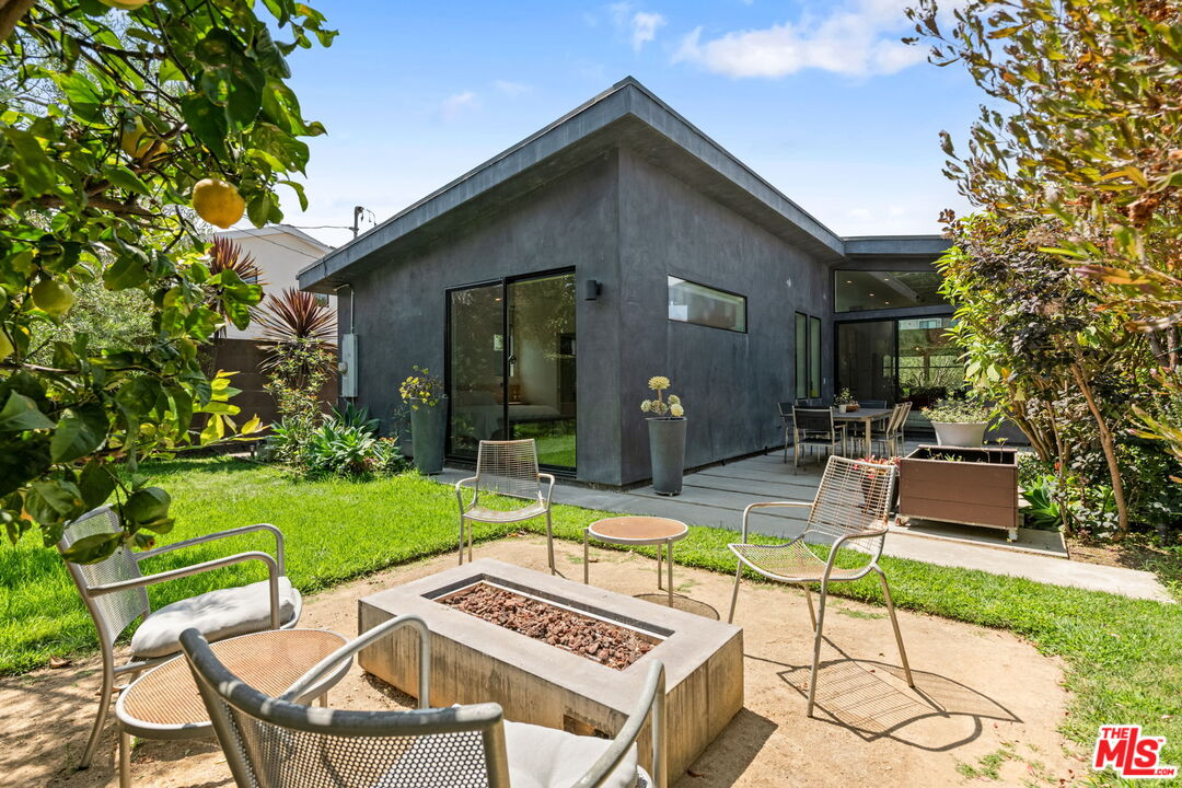 4276 Campbell Dr