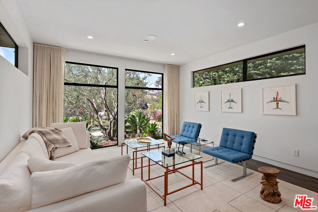 4276 Campbell Dr
