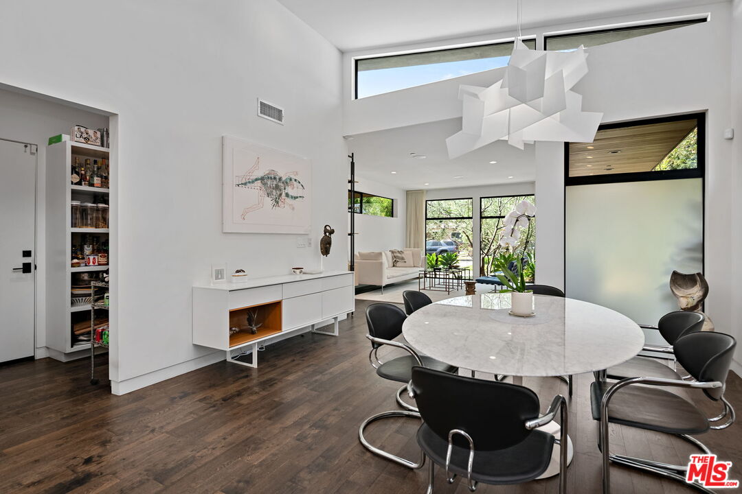 4276 Campbell Dr