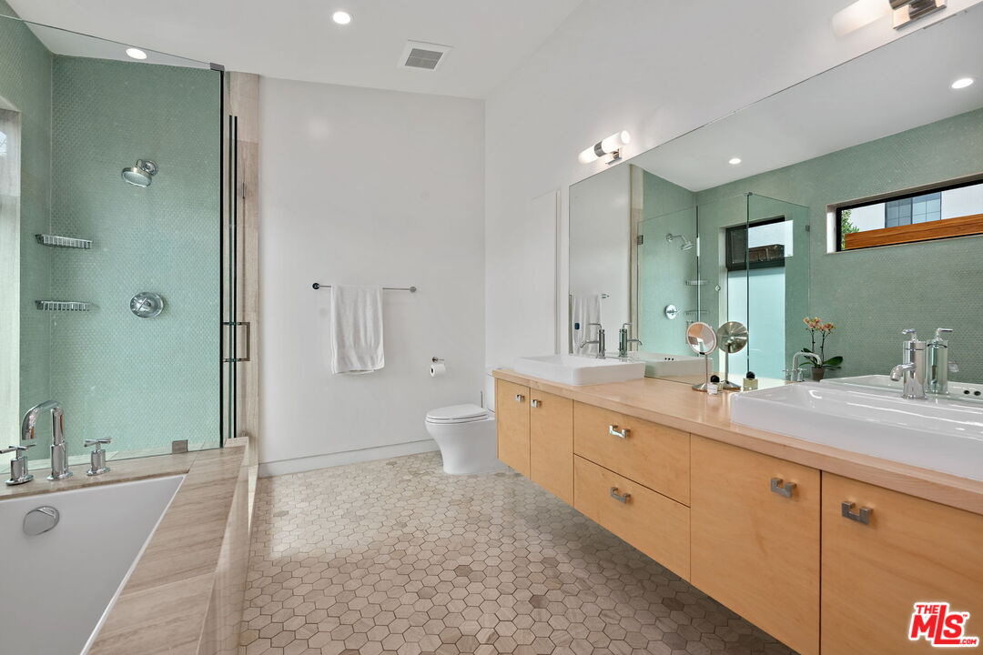 4276 Campbell Dr
