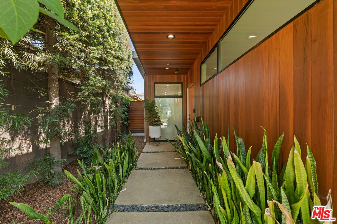 4276 Campbell Dr