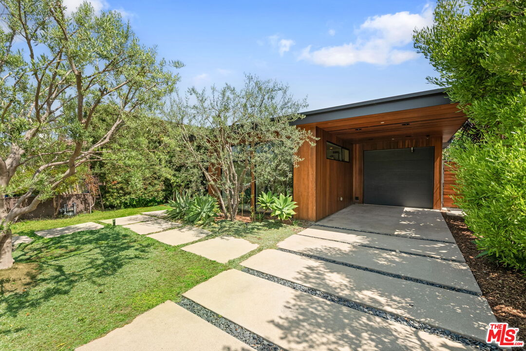 4276 Campbell Dr