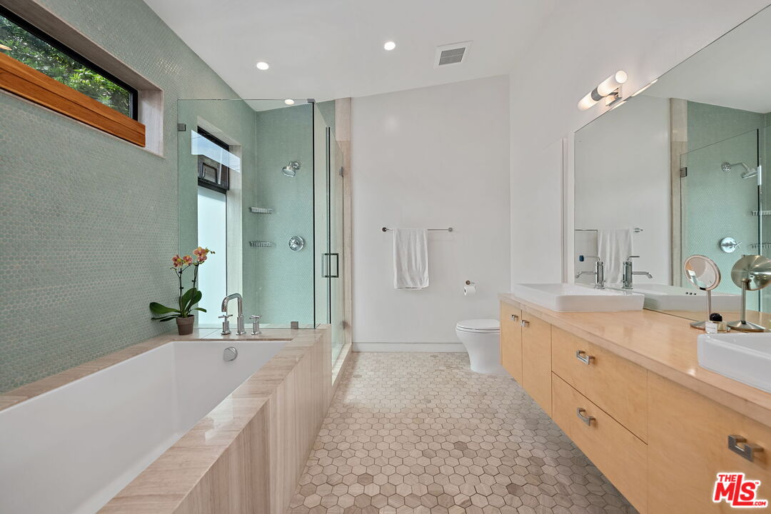 4276 Campbell Dr