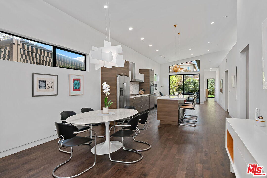 4276 Campbell Dr