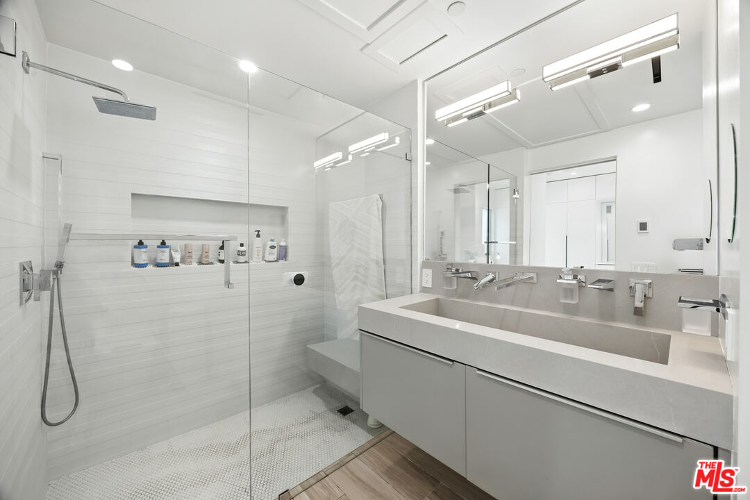1126 Broadway