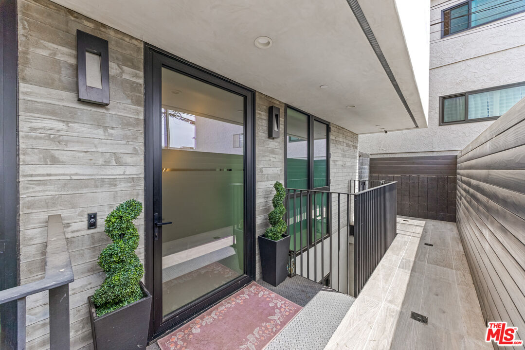 1126 Broadway