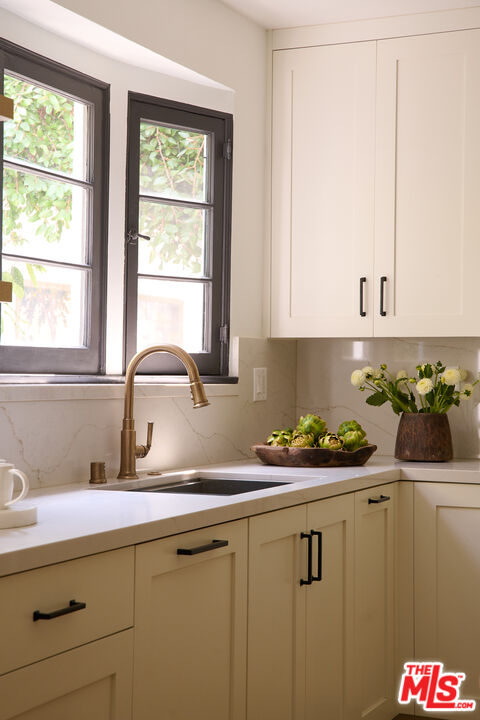 6206 Lindenhurst Ave