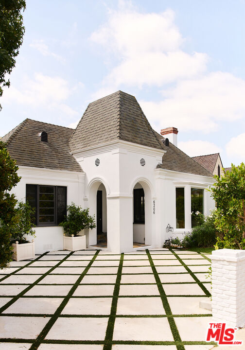 6206 Lindenhurst Ave