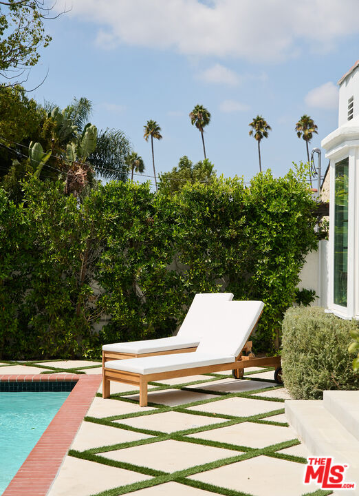 6206 Lindenhurst Ave