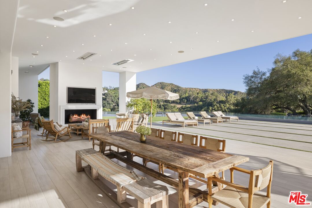 2571 Wallingford Dr
