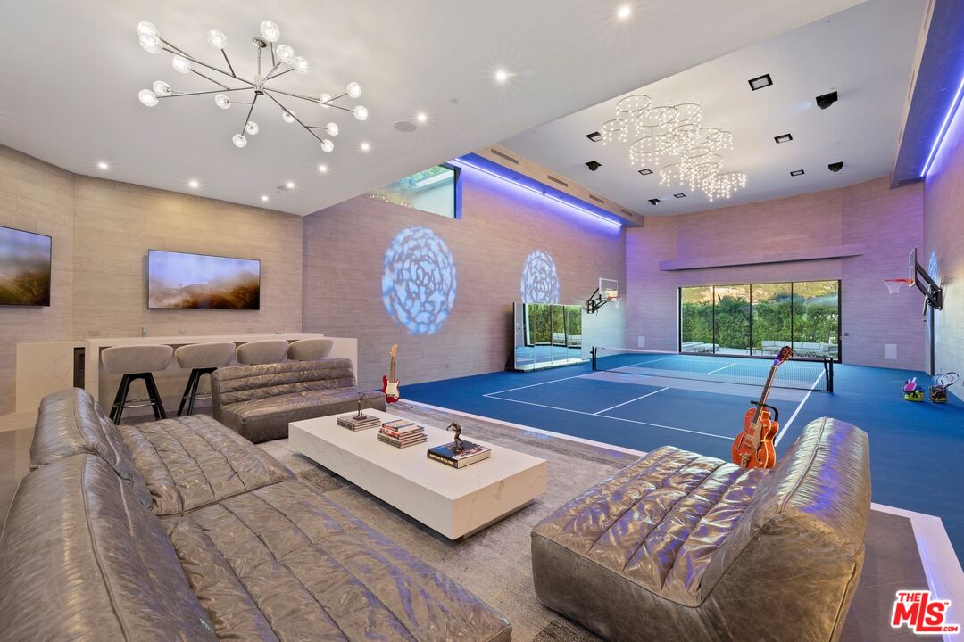 2571 Wallingford Dr