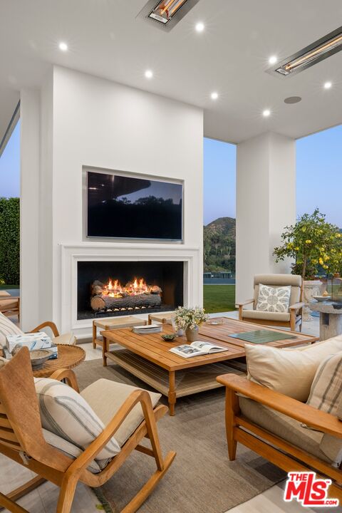 2571 Wallingford Dr