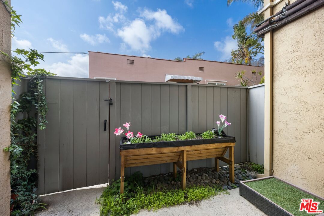 1552 Harvard St Unit: 3