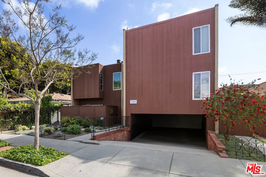 1552 Harvard St Unit: 3