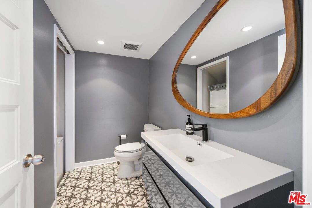 1552 Harvard St Unit: 3
