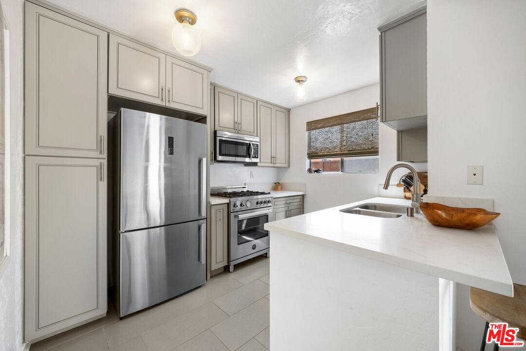 1552 Harvard St Unit: 3