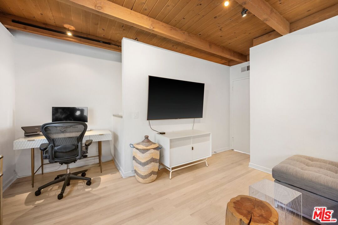 1552 Harvard St Unit: 3