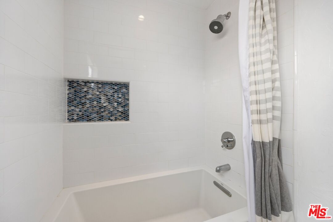 1552 Harvard St Unit: 3