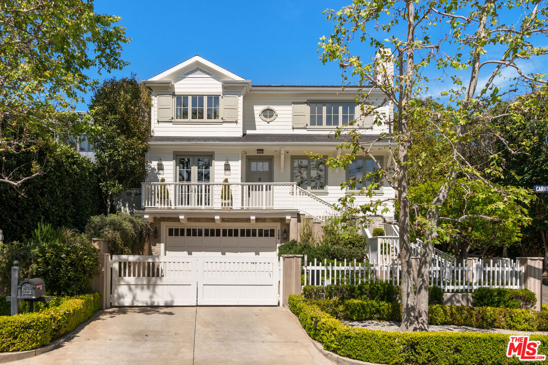 146 N Carmelina Ave