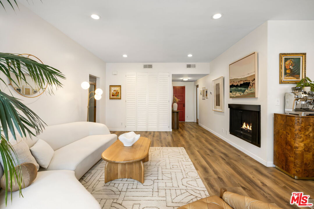 11928 Kiowa Ave Unit: 305
