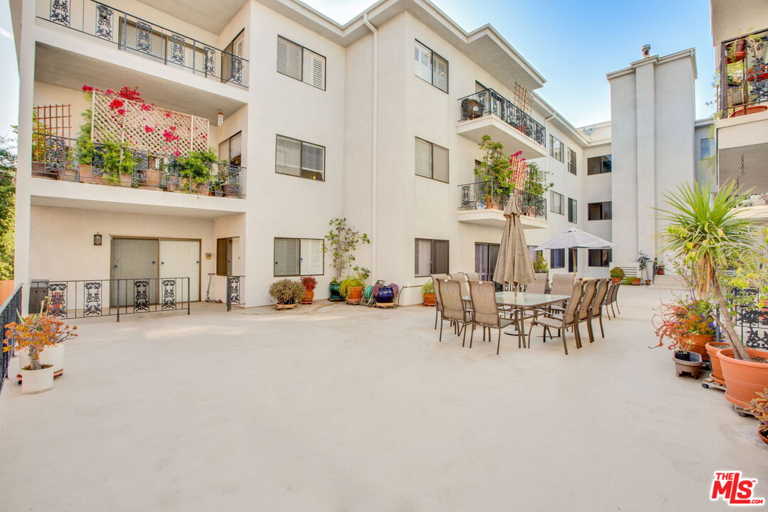 11928 Kiowa Ave Unit: 305