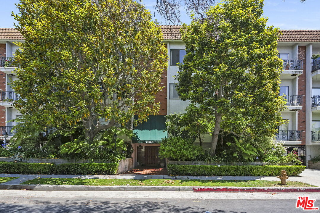11928 Kiowa Ave Unit: 305