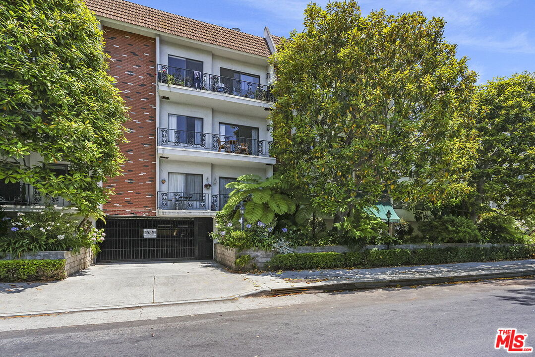 11928 Kiowa Ave Unit: 305