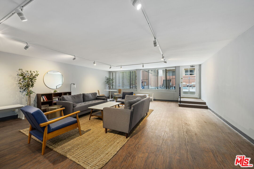 11928 Kiowa Ave Unit: 305