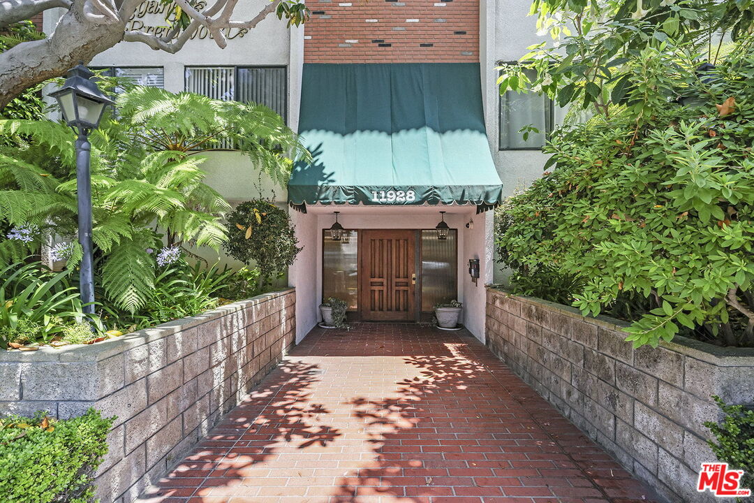 11928 Kiowa Ave Unit: 305
