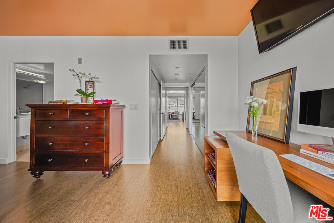 7907 Willoughby Ave Unit: 4