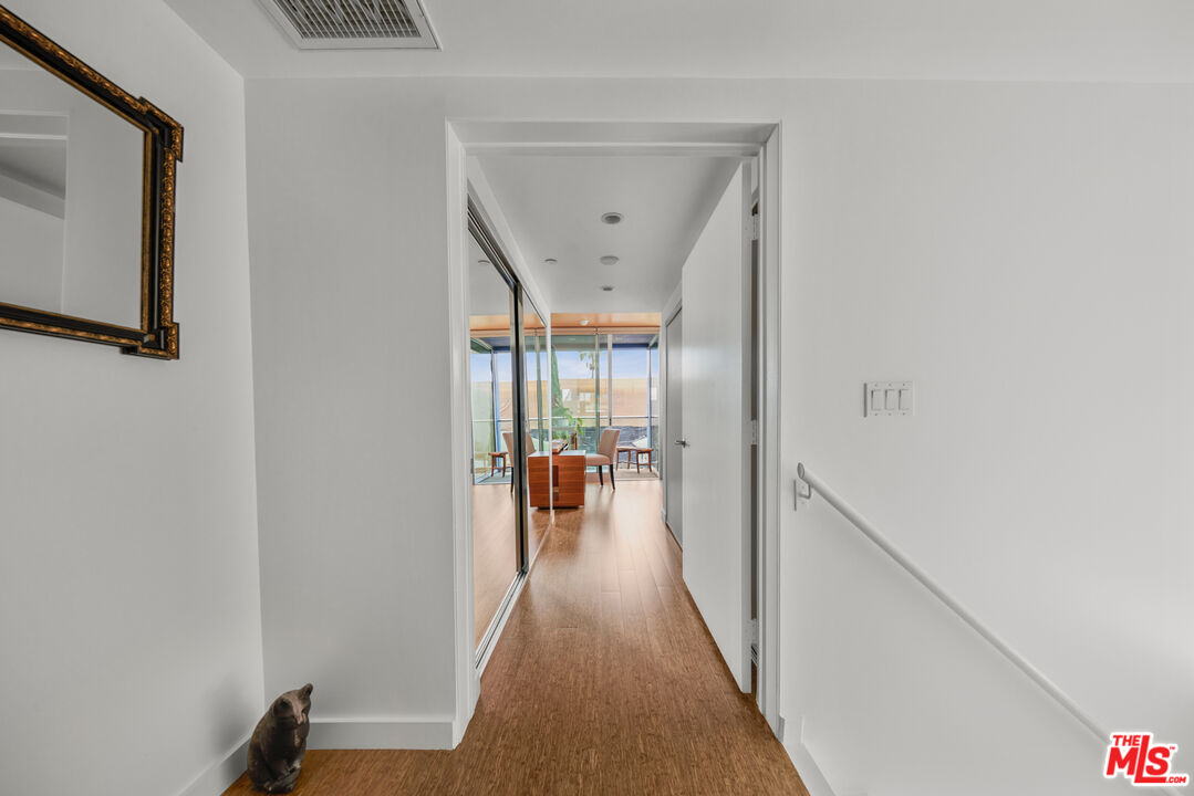 7907 Willoughby Ave Unit: 4