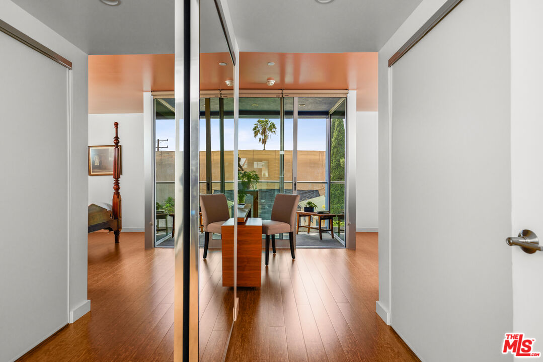 7907 Willoughby Ave Unit: 4