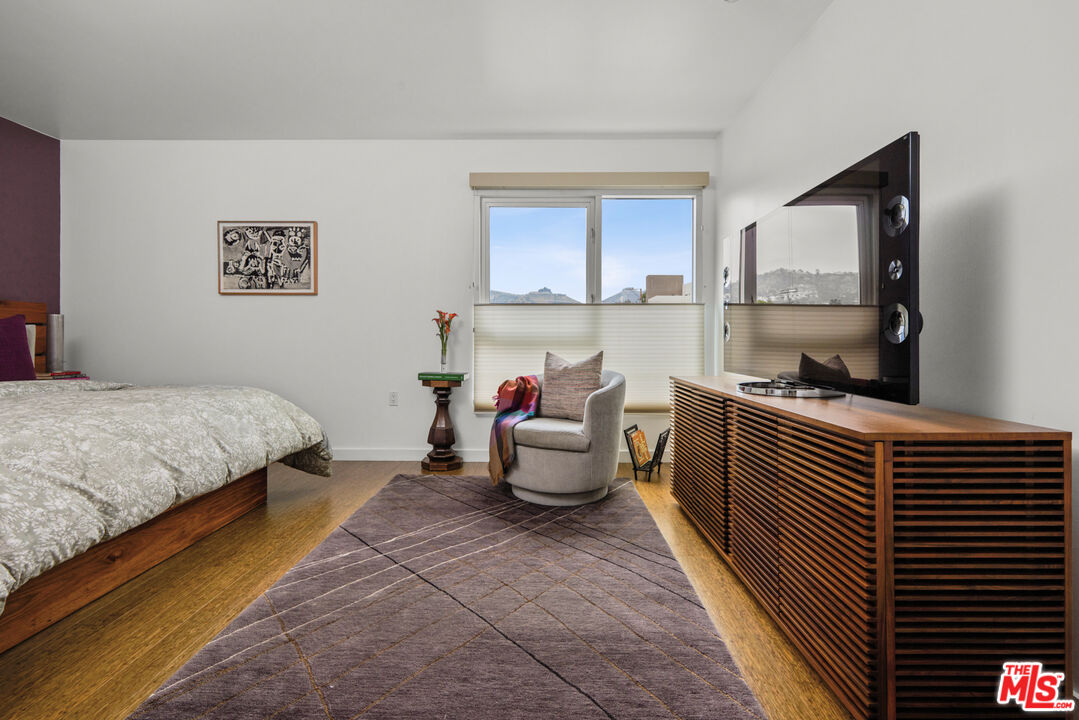 7907 Willoughby Ave Unit: 4