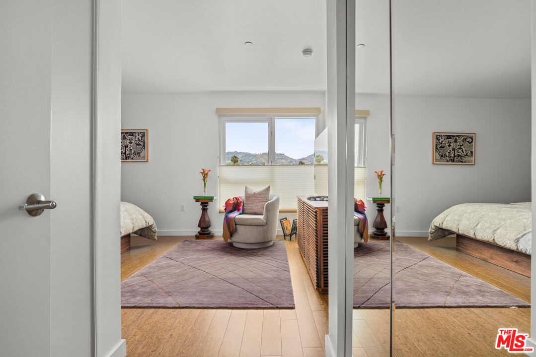 7907 Willoughby Ave Unit: 4