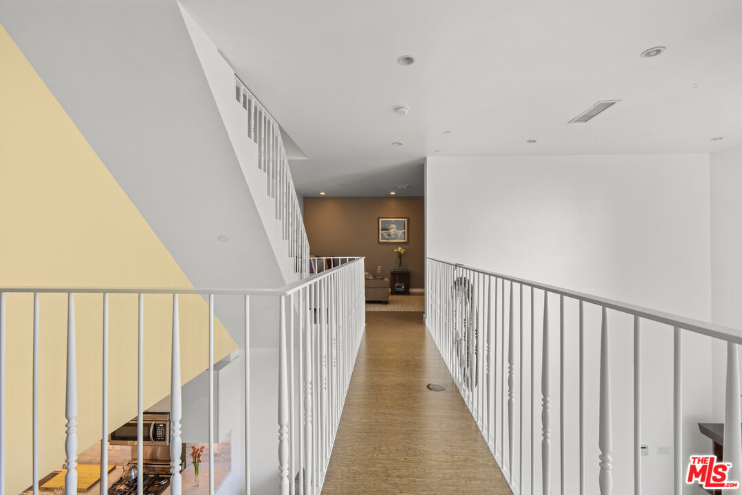 7907 Willoughby Ave Unit: 4