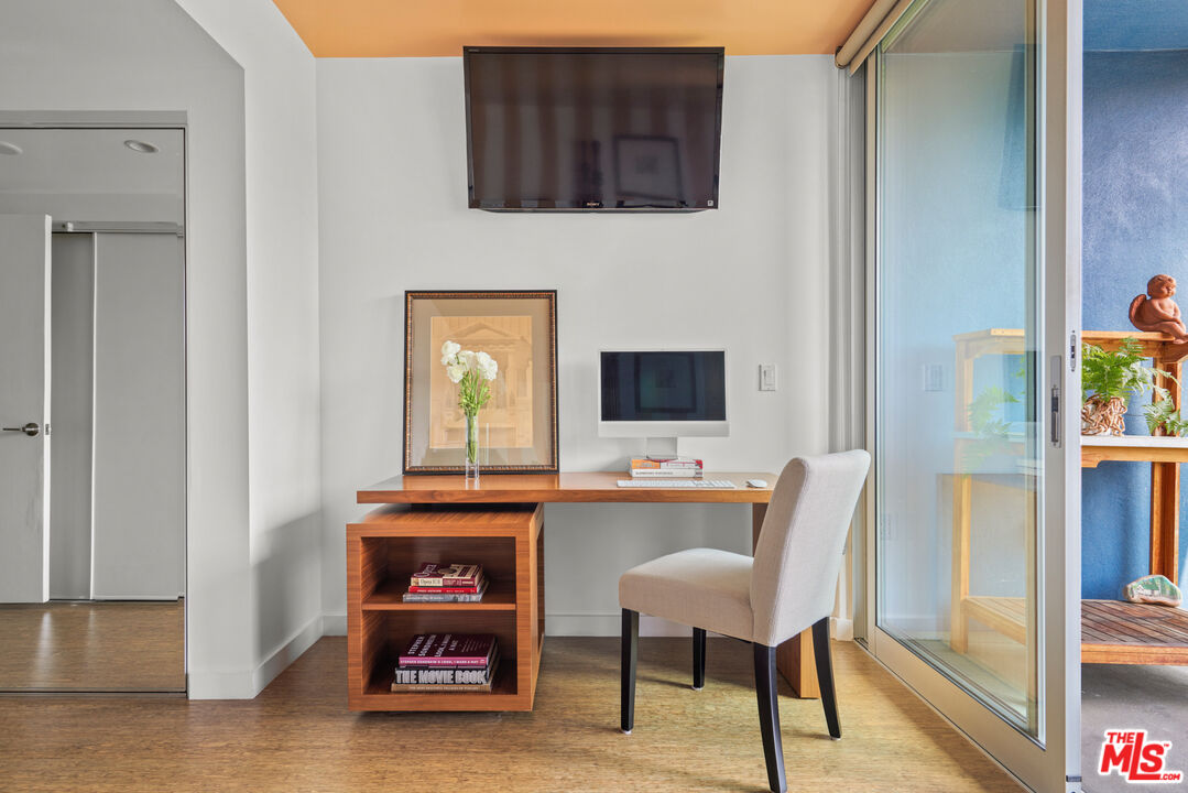 7907 Willoughby Ave Unit: 4