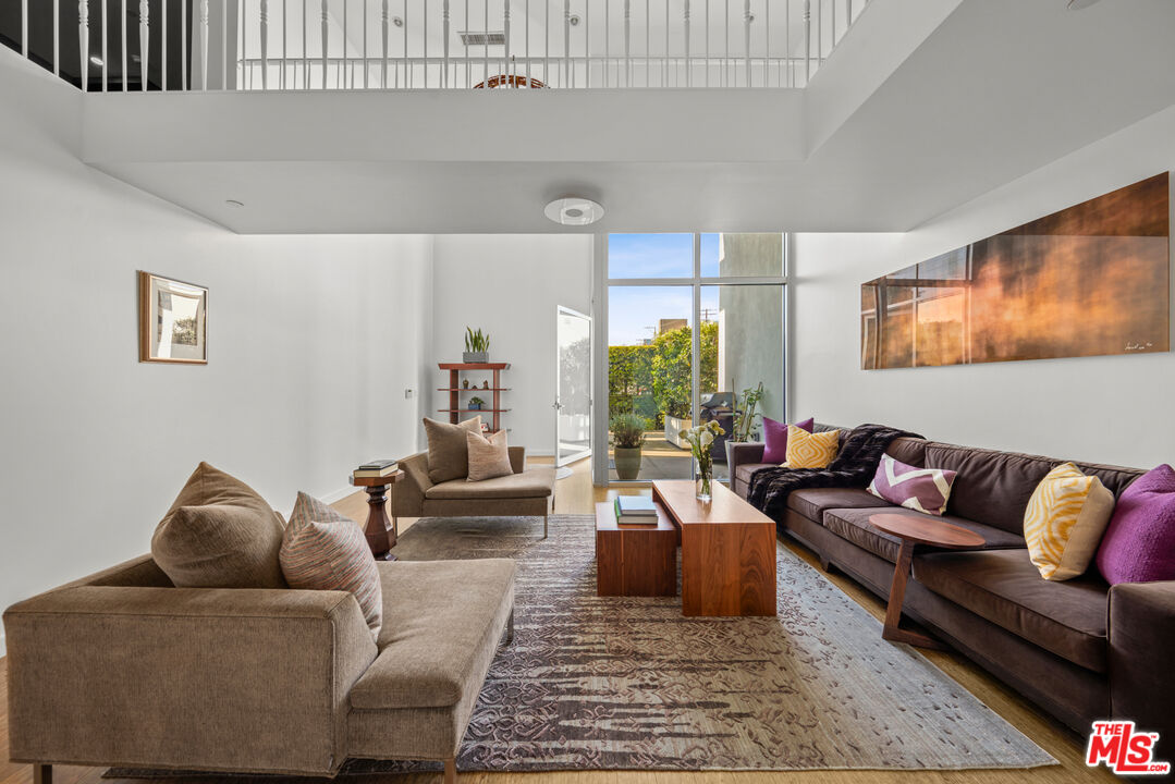7907 Willoughby Ave Unit: 4