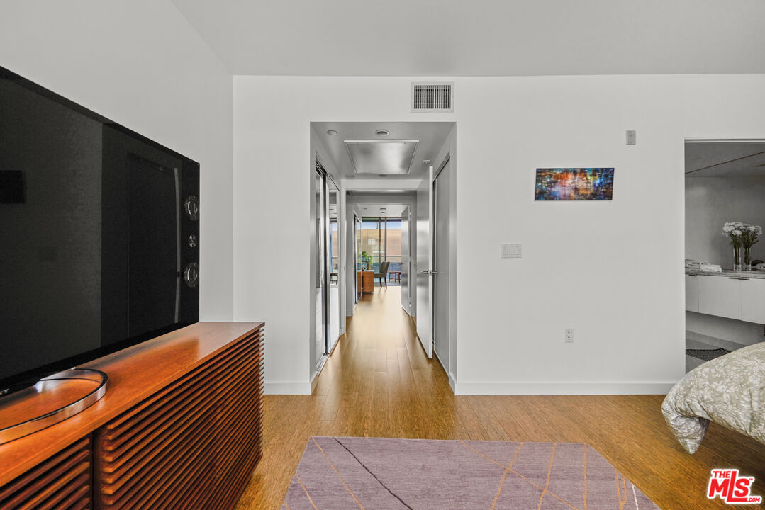 7907 Willoughby Ave Unit: 4
