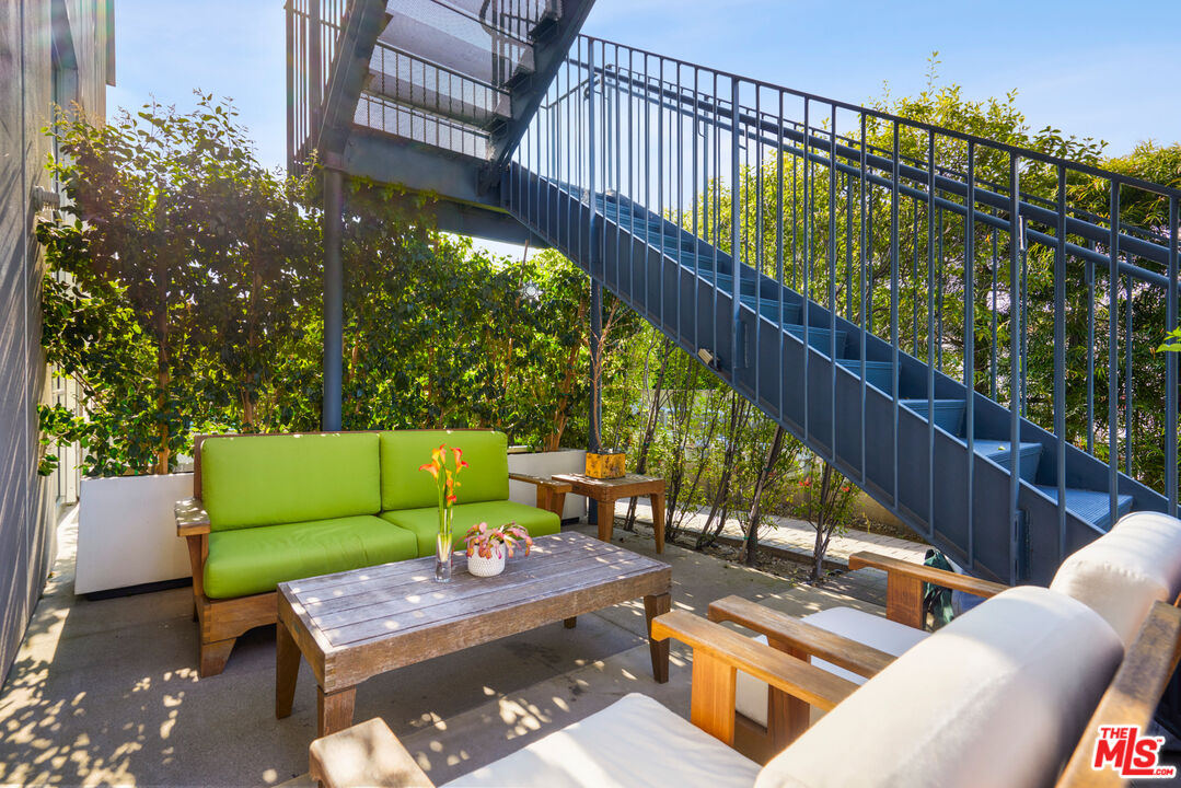 7907 Willoughby Ave Unit: 4